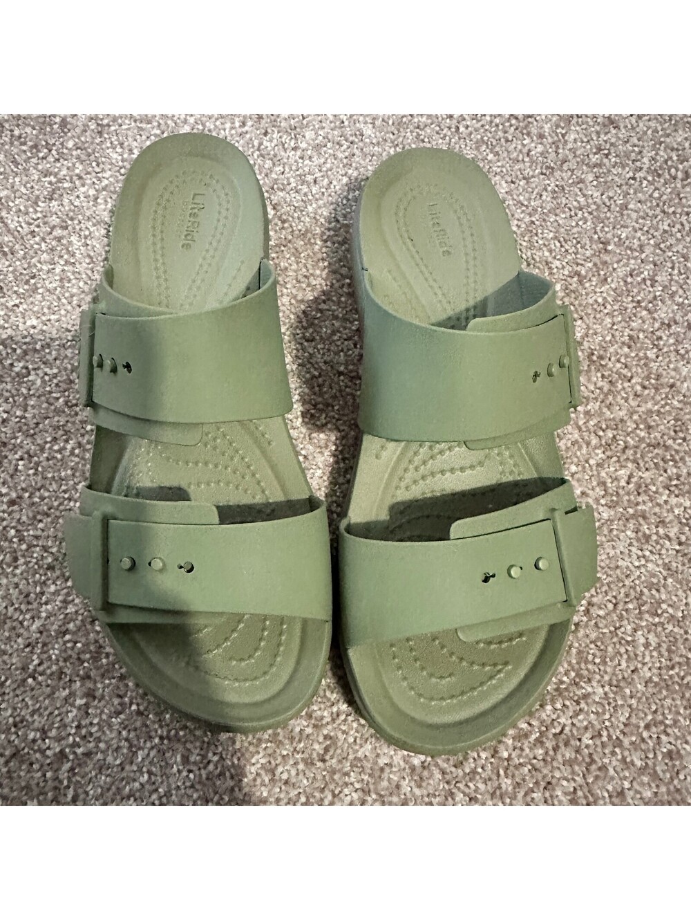 Crocs Women's Brooklyn Buckle Low Low size 8